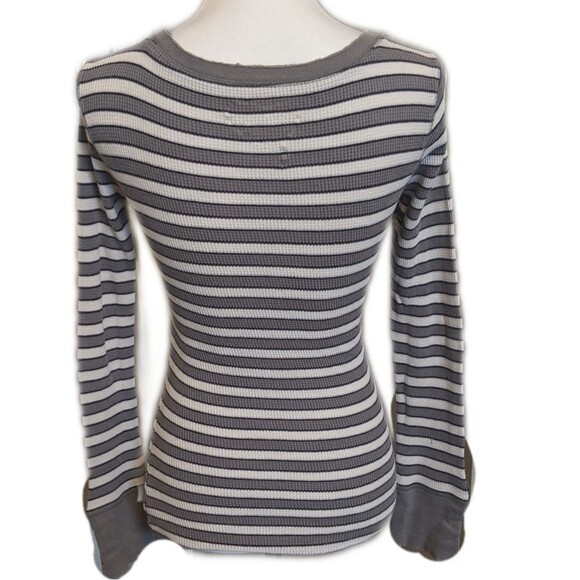 Rue 21 long sleeve cotton blend, gray & white striped, distressed waffle top M - Picture 2 of 4